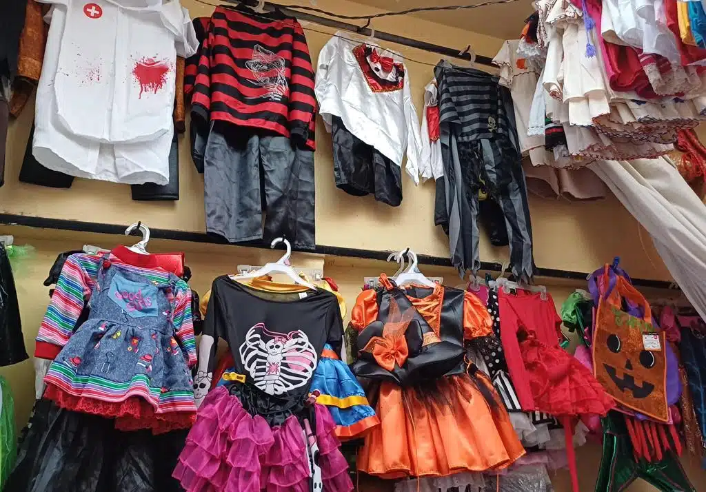 Ropa alusiva al día de Muertos y Halloween