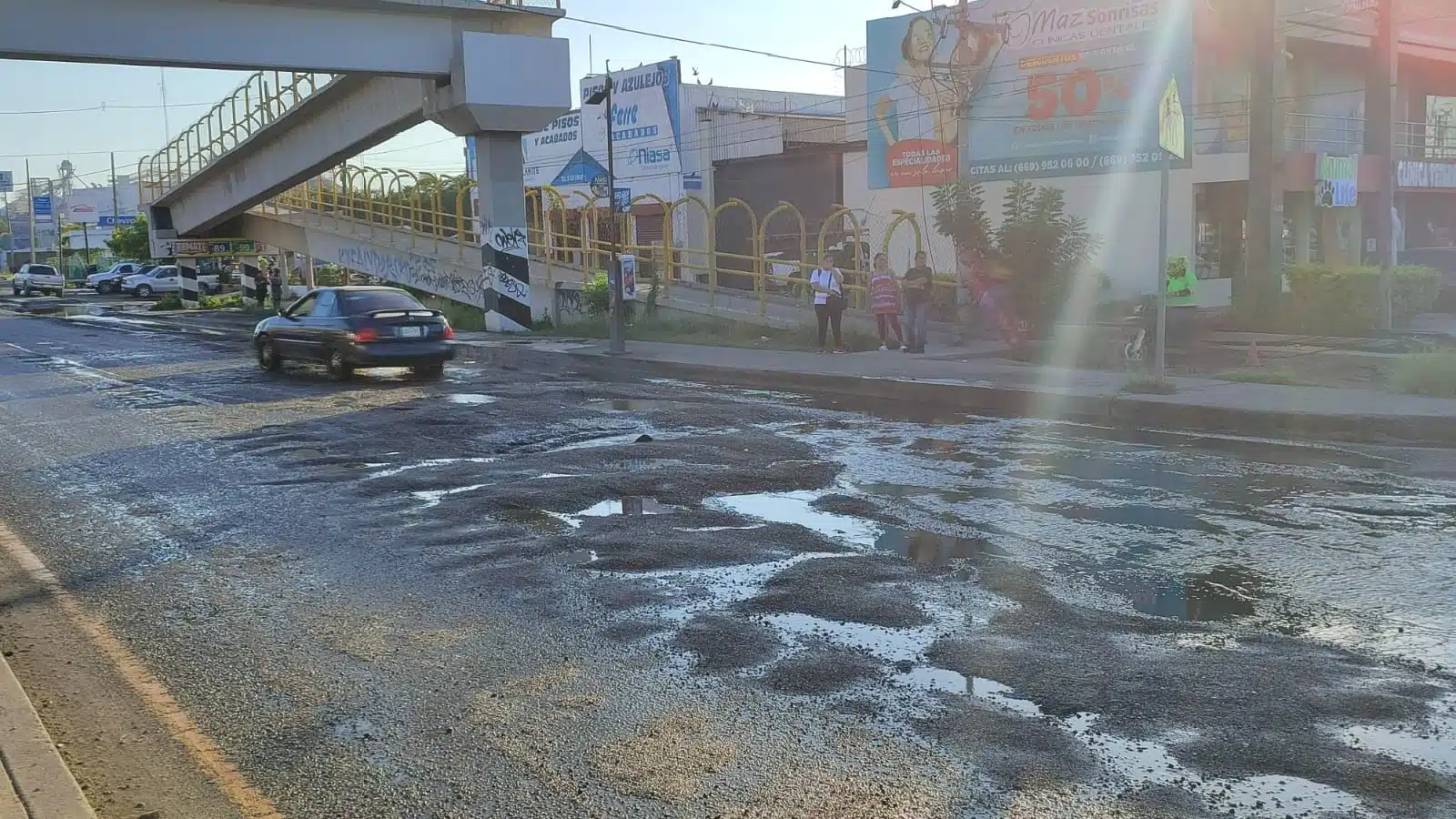 En Mazatlán, cierran tramo de norte a sur de la carretera internacional para reparar pozos y baches