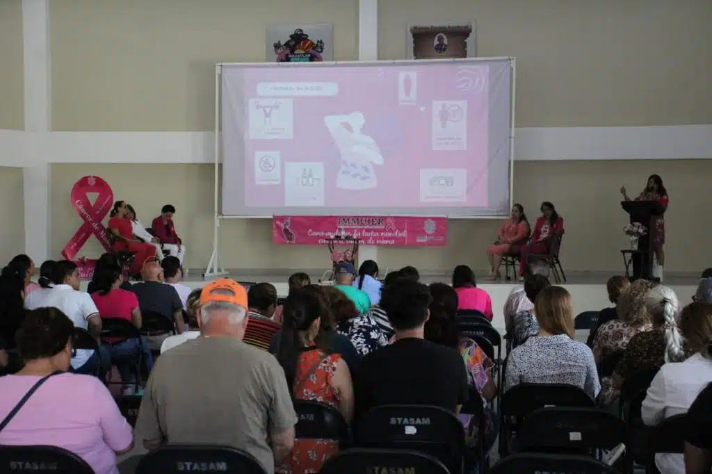 Immujeres Mazatlán cierra actividades del "Mes rosa" con un foro sobre el cáncer de mama