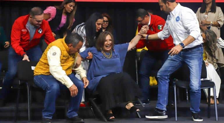 Momento de la caída de Xóchitl