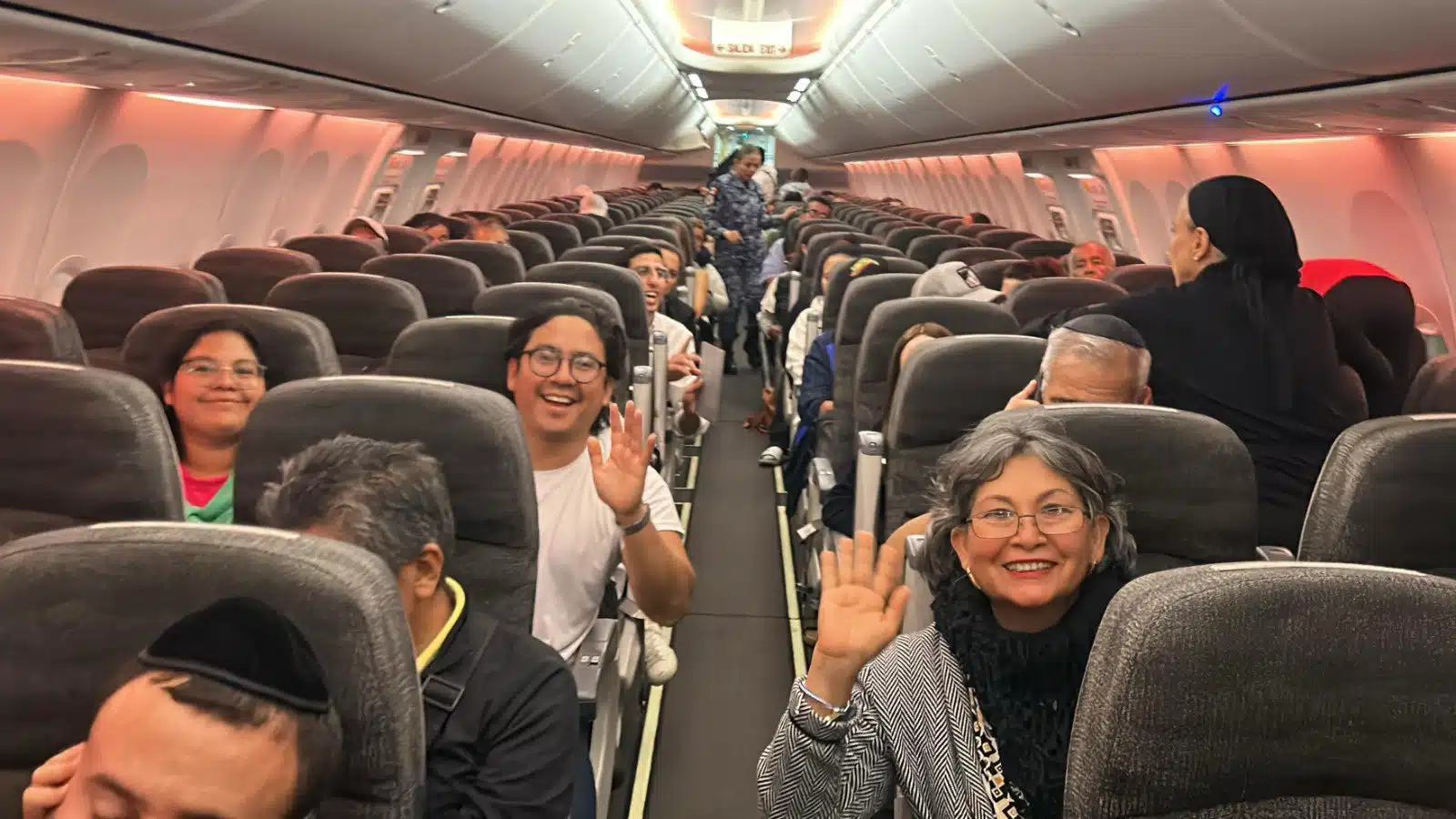 Ya vuela con destino a México el segundo avión con 141 mexicanos rescatados de Israel