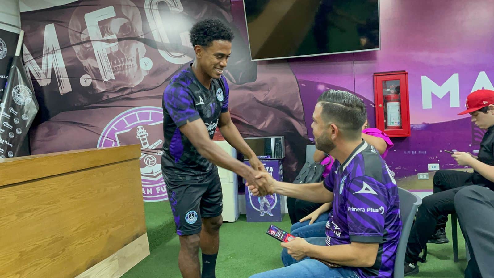 Yoel Bárcenas y Mazatlán FC buscarán sumar este viernes ante el superlíder América.