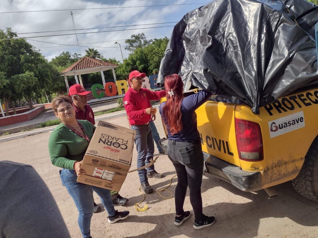 Entrega de apoyos en Guasave a damnificados por "Norma"