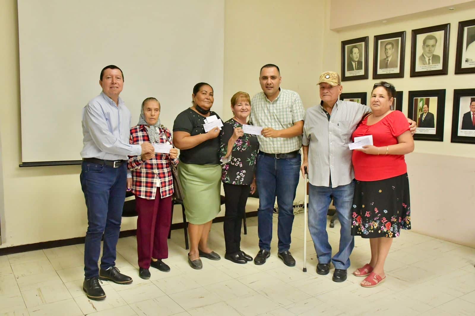 Oficialía Mayor de Salvador Alvarado junto a las viudas de policías municipales