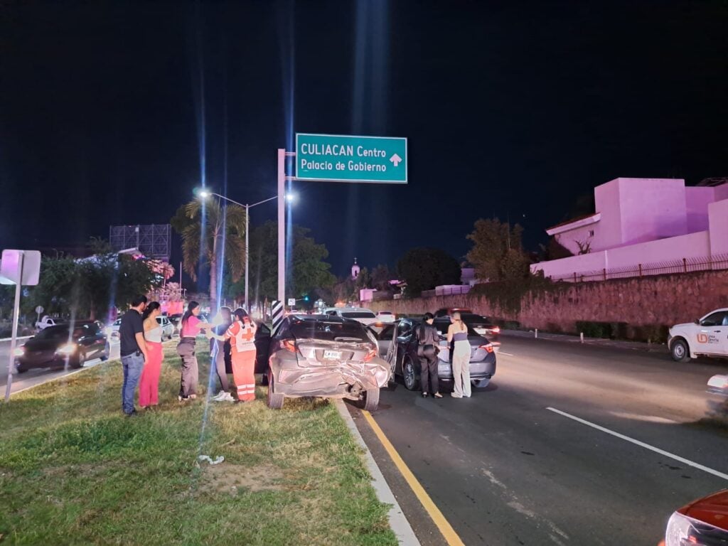 Paramédicos de Cruz Roja presentes en el aparatoso accidente