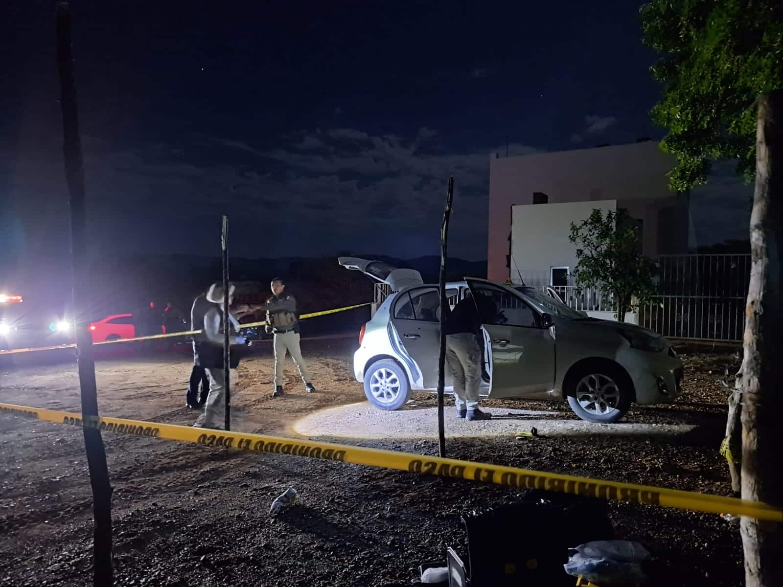 El automóvil estaba justo en la entrada del panteón de Mezquitita.