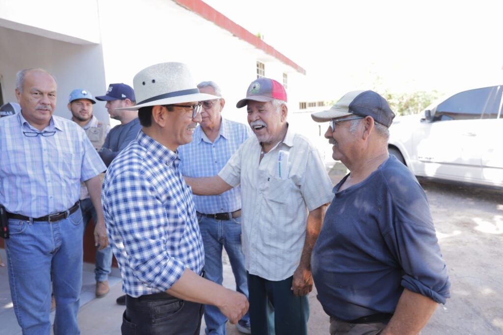 Alcalde de Guasave atiende a personas damnificadas de comunidad de El Burrión