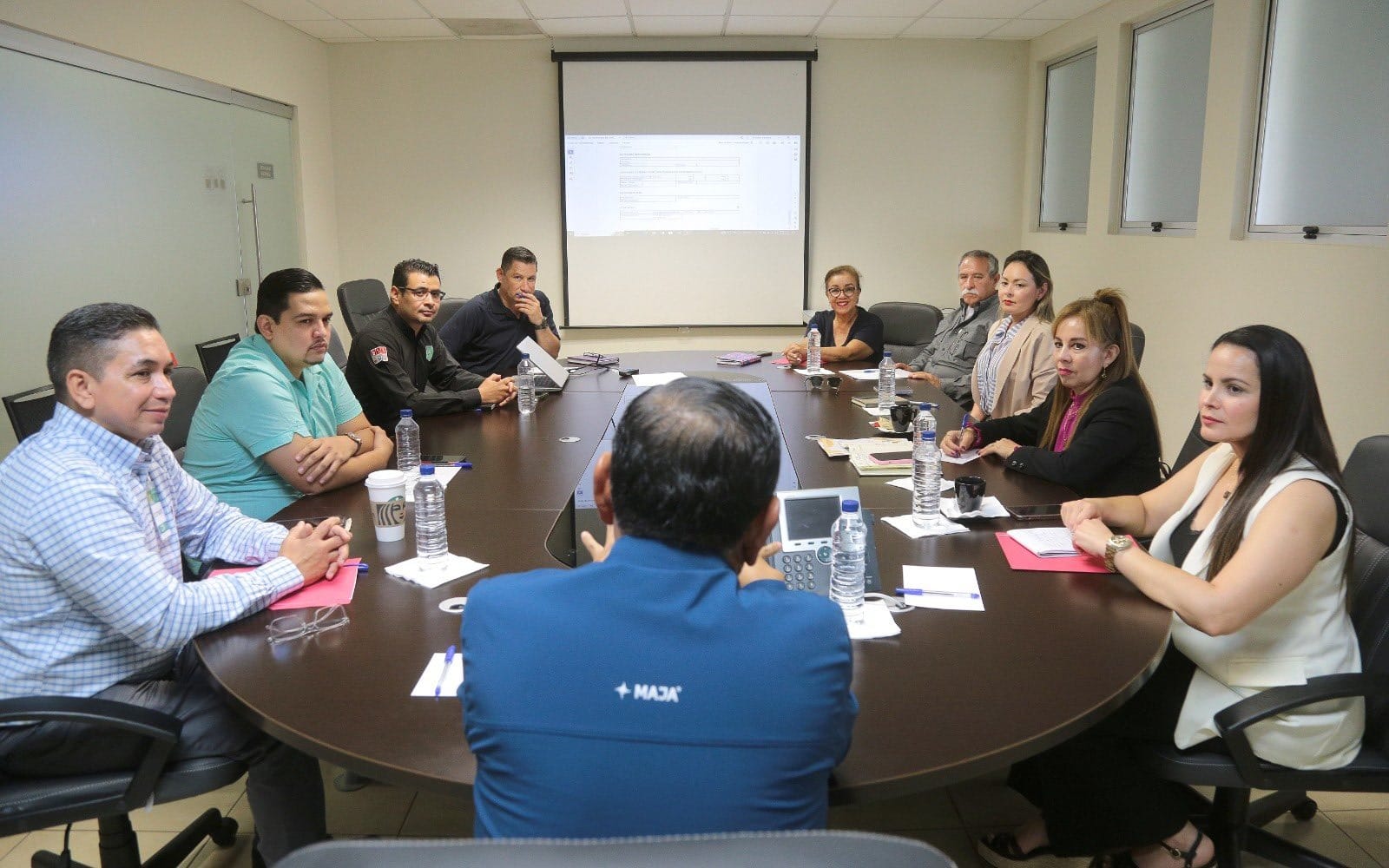 Secretario de Seguridad Gerardo Mérida Sánchez en reunión con integrantes del sector Salud