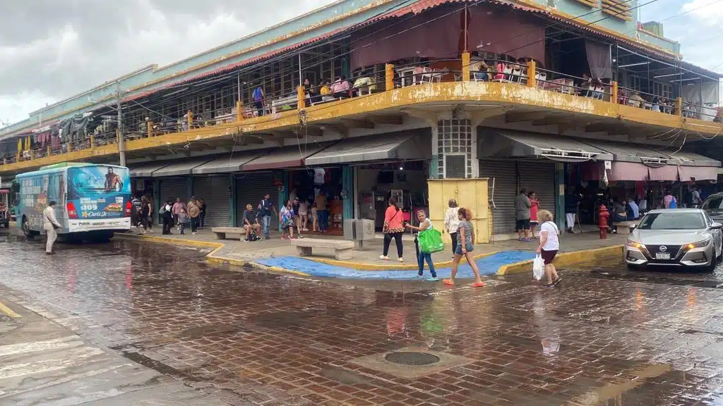 Cierran restaurantes en playa de Mazatlán.