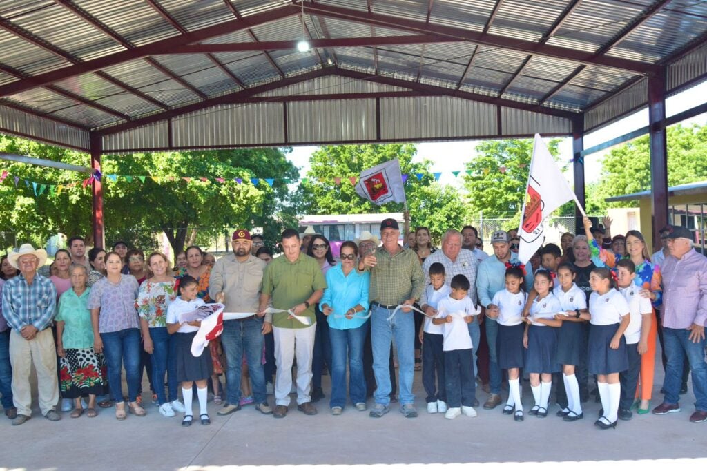 Entrega de obras sociales en la sindicatura Jahuara II