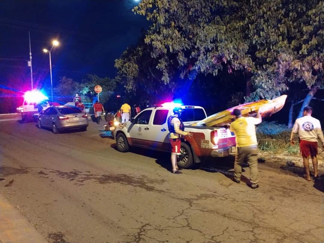 Suspenden búsqueda de motociclista que cayó a canal pluvial en Mazatlán.