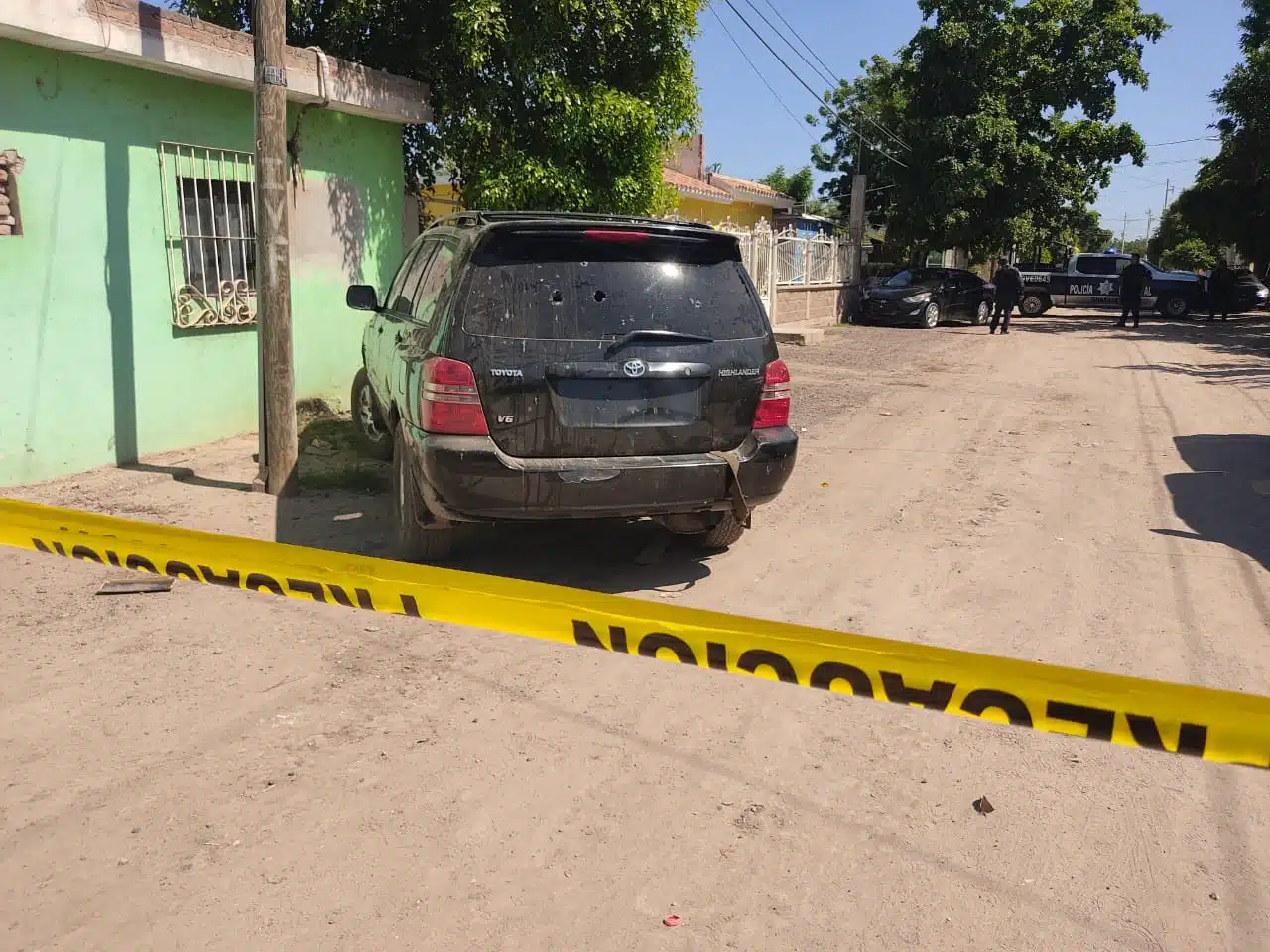 zona resguradada donde se encuentra camioneta con impactos de bala