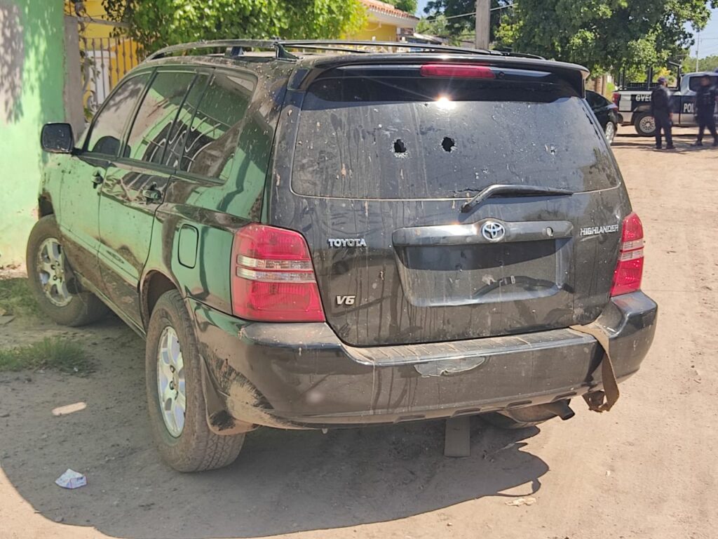 zona resguradada donde se encuentra camioneta con impactos de bala