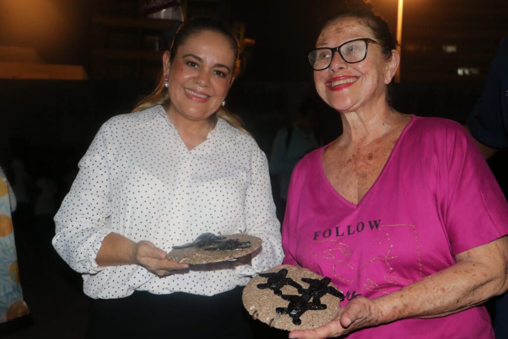 Liberación de las crías de tortuga golfina en Mazatlán