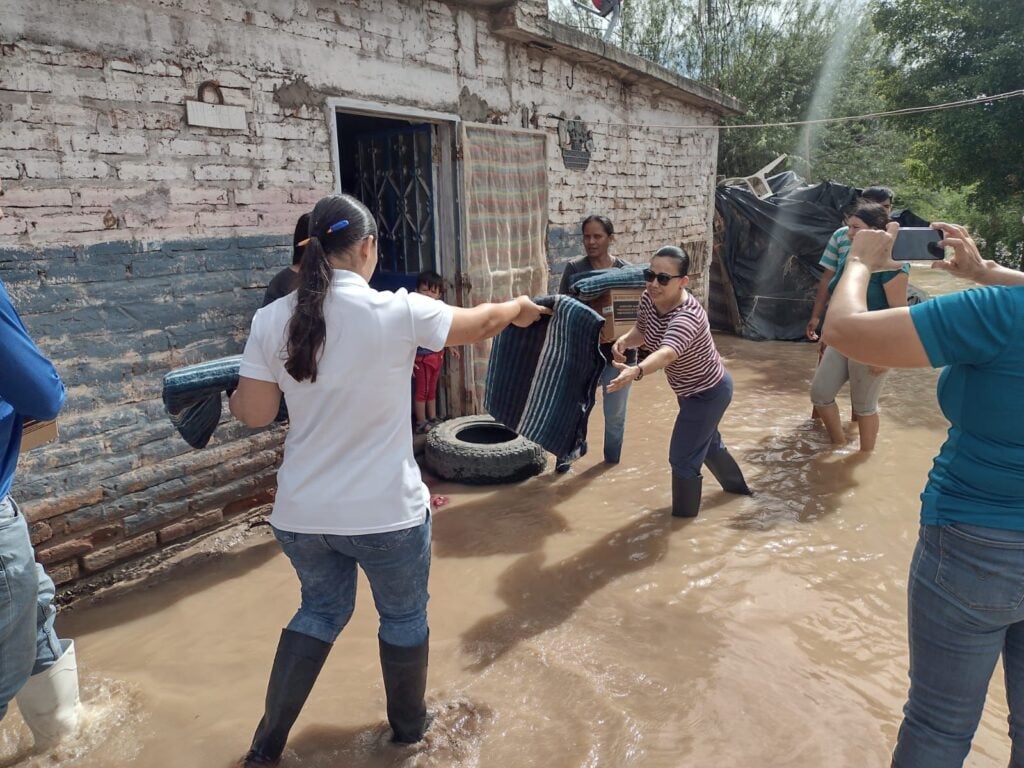 Entrega de apoyos en Guasave a damnificados por "Norma"