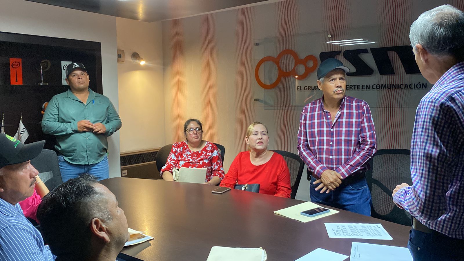Productores de Ahome exponen con evidencias la problemática con Financiera Nacional ante el alcalde