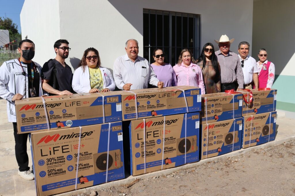 Minisplit entregados a paramédicos residentes de Sinaloa de Leyva.