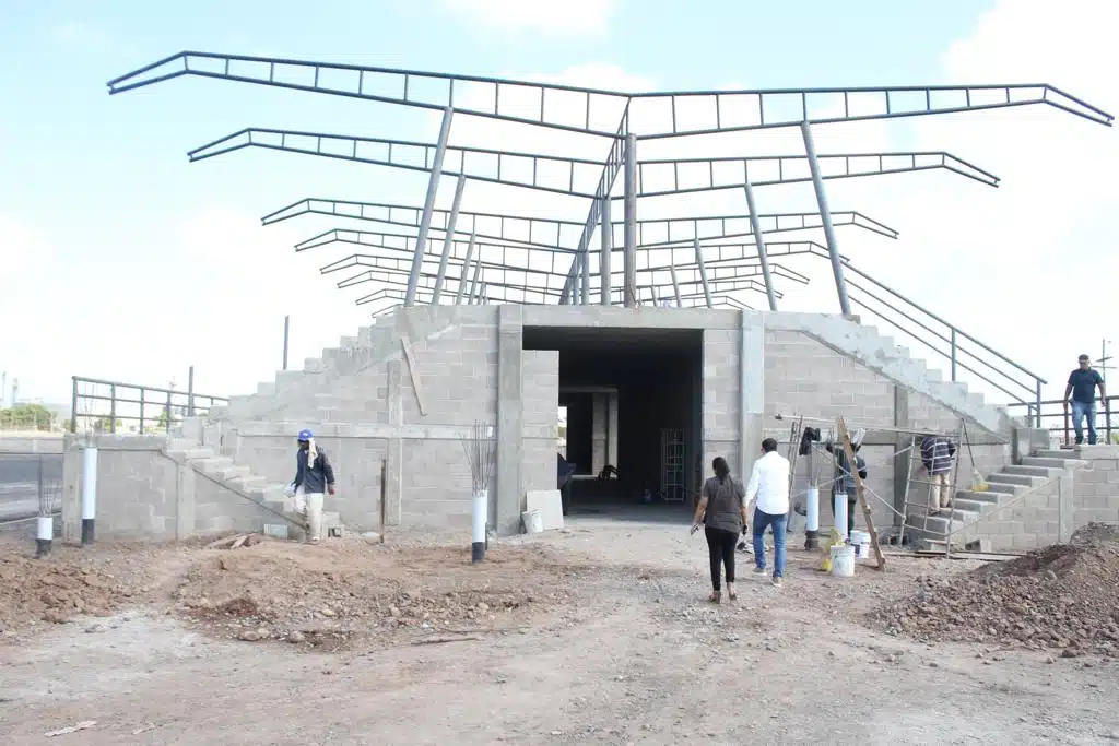 Construcción del Centro Deportivo Ahumada en Guasave