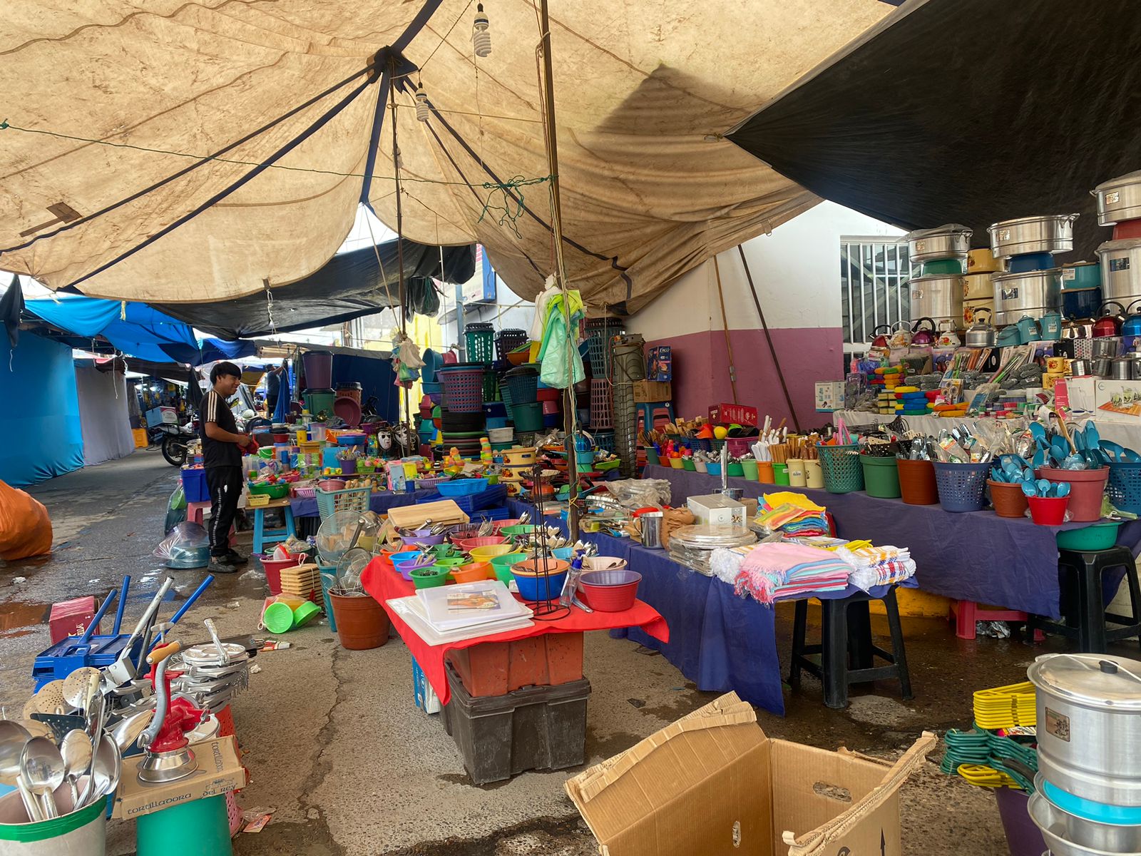 Comercios ambulantes que se instalaron en el tradicional ferial de la Virgen del Rosario en Guasave terminaron en números rojos.