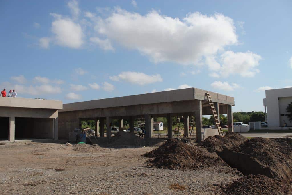 Construcción del Centro Deportivo Ahumada en Guasave