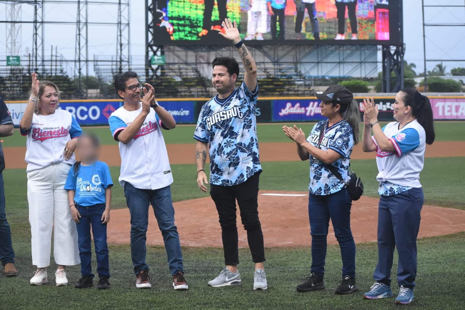 Autoridades municipales, estatales y directivos de Algodoneros fueron parte del protocolo previo al juego entre Guasave y Mazatlán
