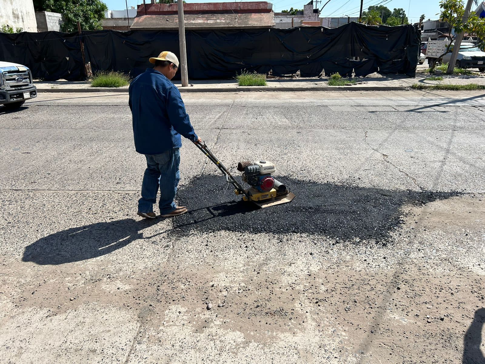 Inician trabajo de bacheo en Ahome.