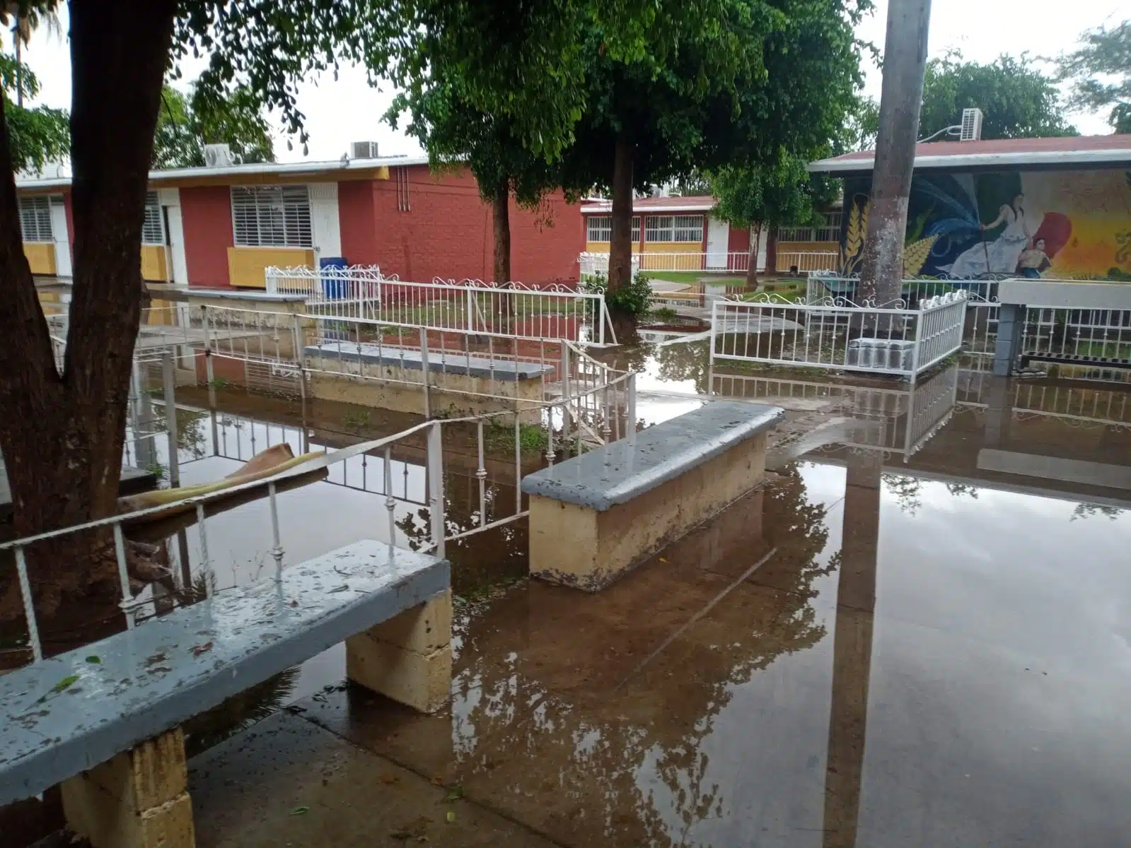 Inundación en Escuela Secundaria Técnica número 16 del Ejido 9 de Diciembre