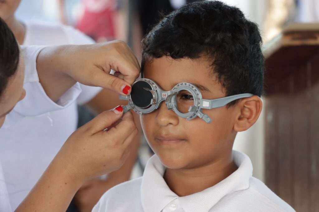 Campaña para la salud de la vista de niños