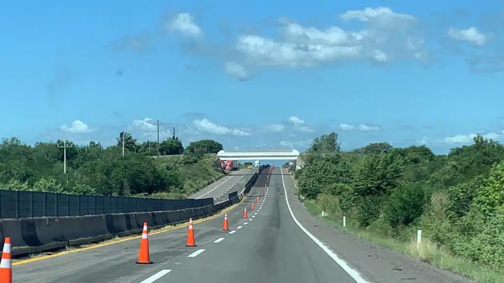 autopista Mazatlán-Culiacán con baches debido al ciclón "Norma".