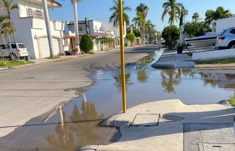 Japama emite multas a comercios por derroche de agua potable en Ahome.