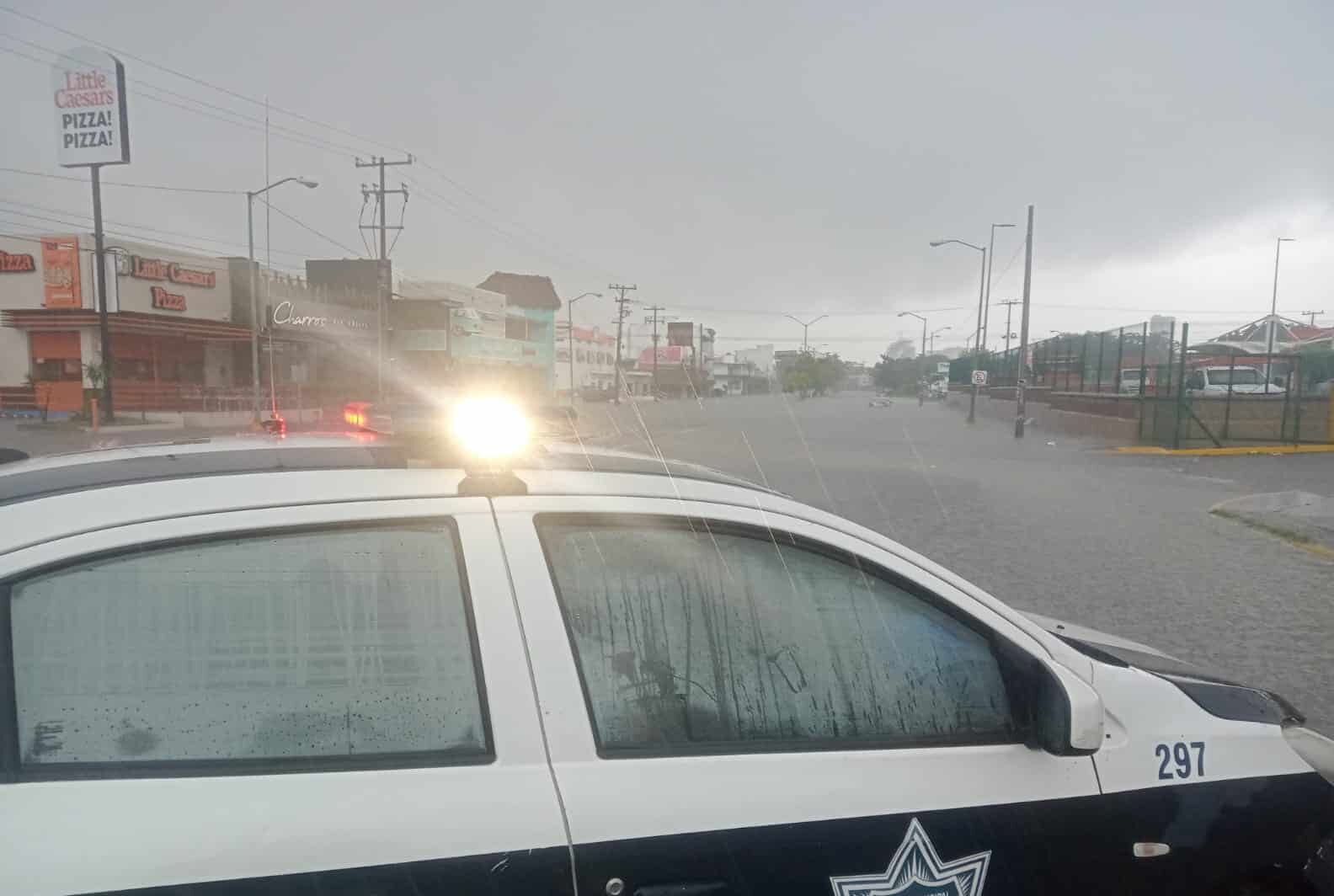Policía Municipal vigilando vialidad de Mazatlan