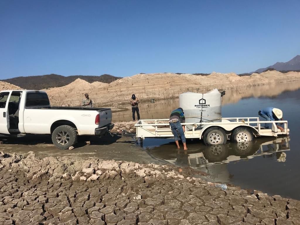 Carros de carga en zona de pesca