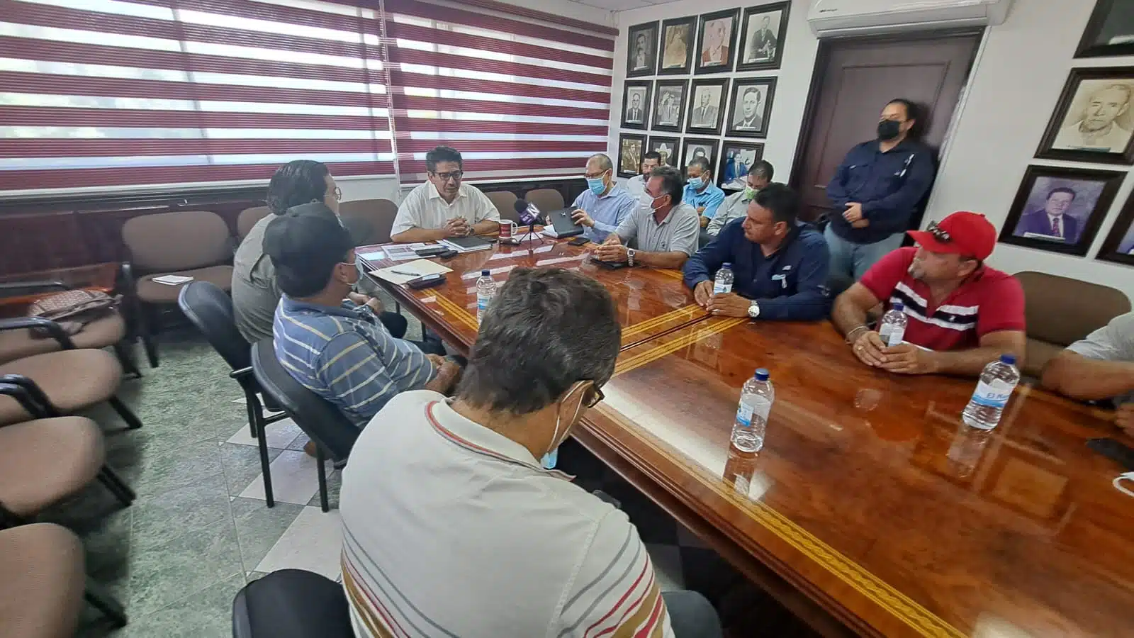 reunión de alcalde de Guasave y pescadores