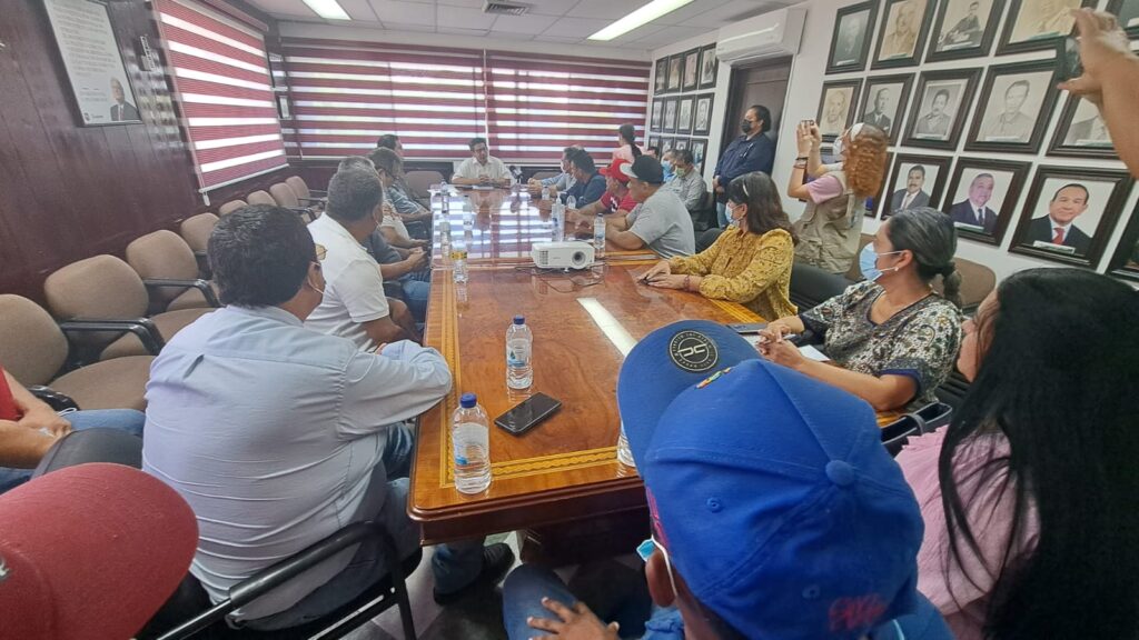 reunión de alcalde de Guasave y pescadores