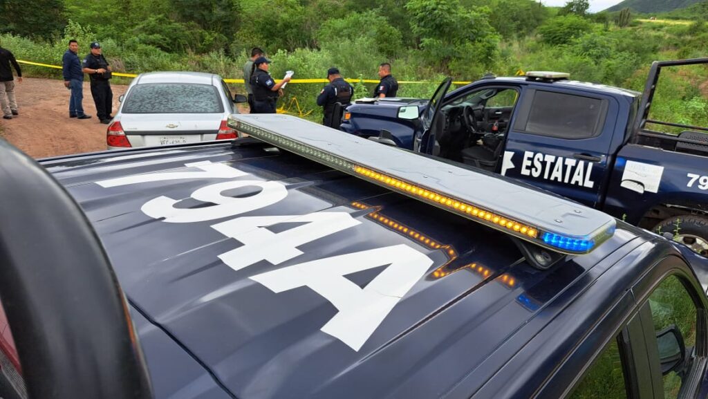 Policía estatal en zona donde se encontró cadáver