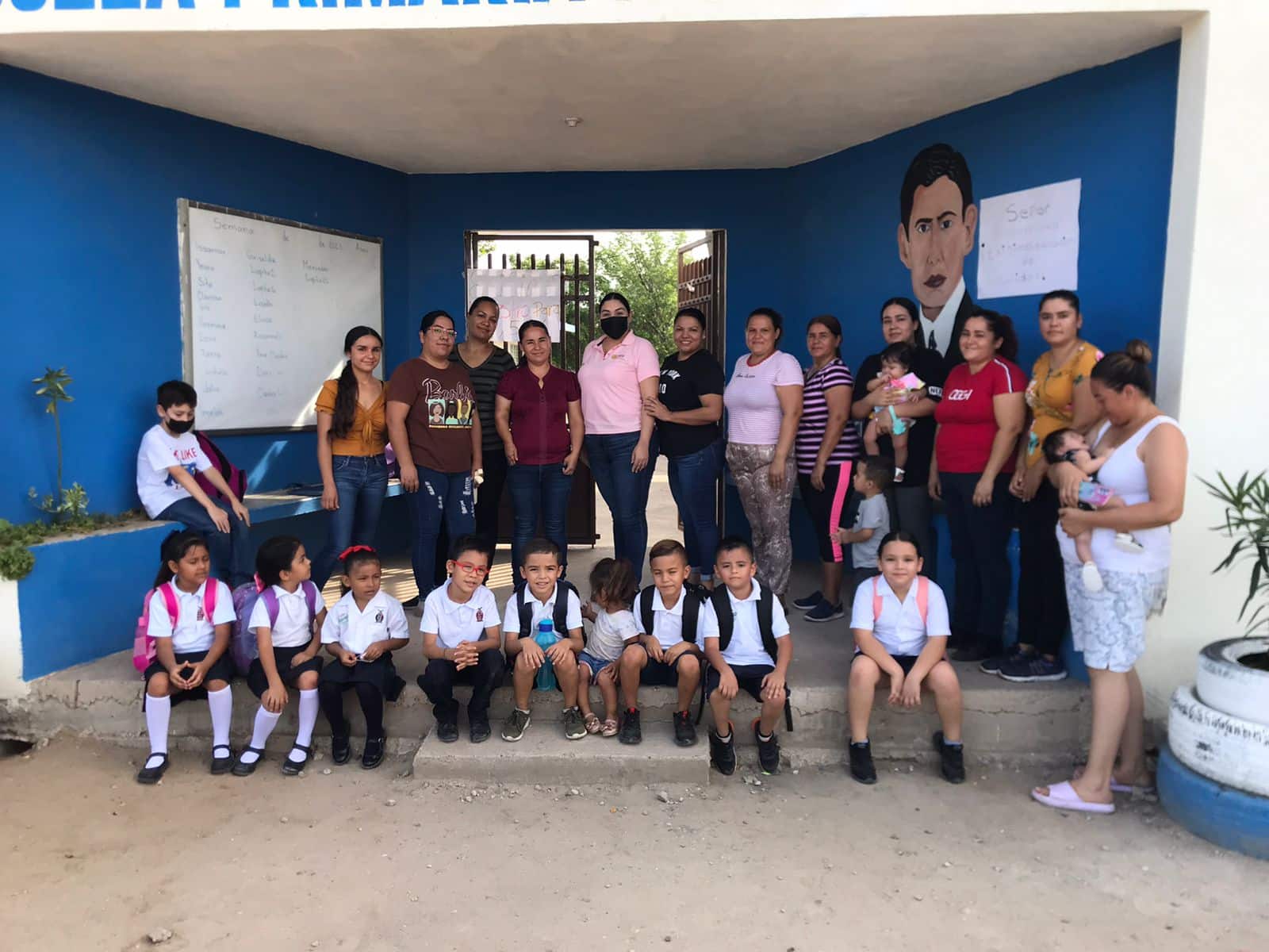 Alumnos de la primaria Rafael Buelna