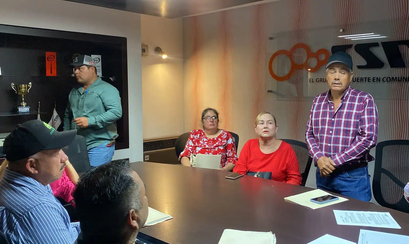 Productores estafados por FND con la diputada Ana Ayala