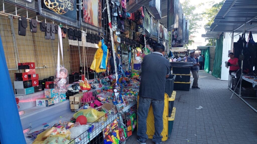 Puestos de comerciantes en Guamúchil.