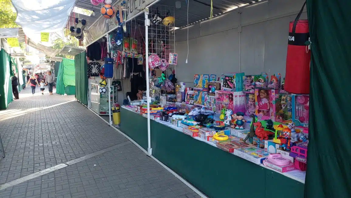 Puestos de comerciantes en Guamúchil.