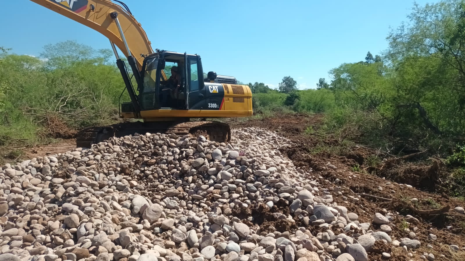 Fuga de aguas negras en residencial La Primera, al sur de Culiacán.
