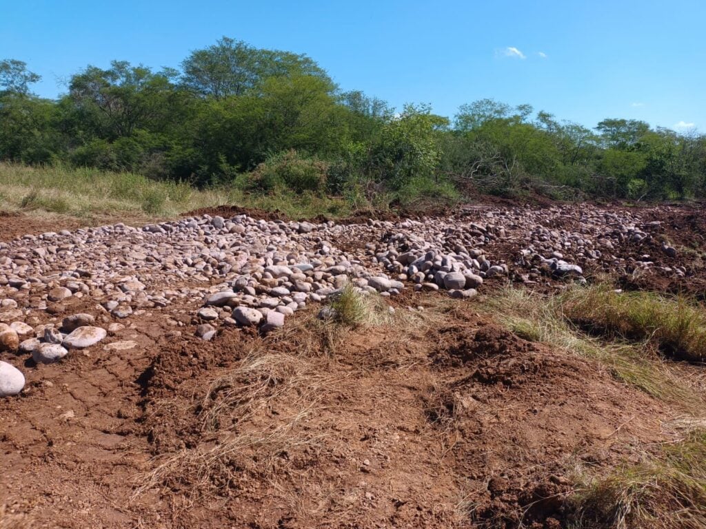 Fuga de aguas negras en residencial La Primera, al sur de Culiacán.