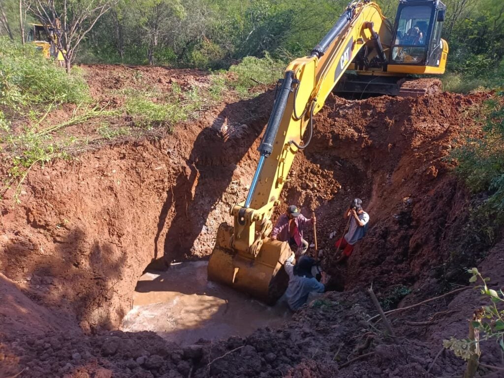 Fuga de aguas negras en residencial La Primera, al sur de Culiacán.