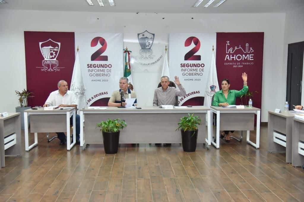 Sesión de cabildo celebrada en Palacio Municipal.