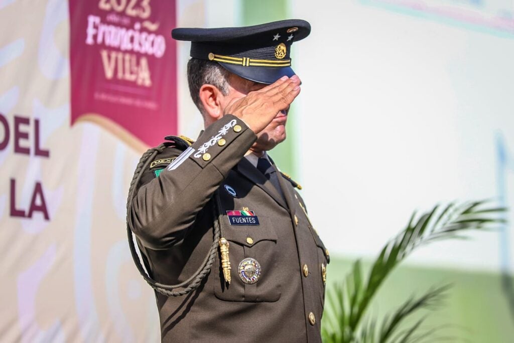 Porfirio Fuentes Vélez tomando protesta