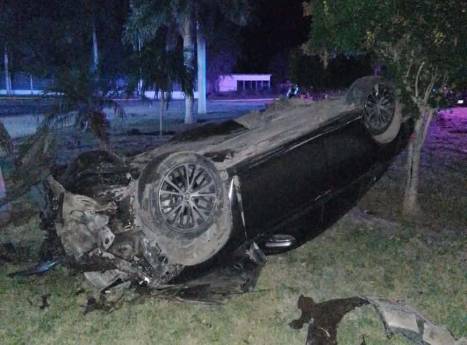 volcadura de auto en Guasave