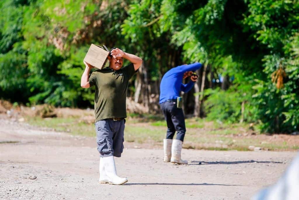 Entrega de despensas a pescadores de Guasave