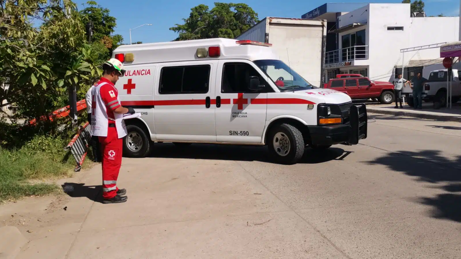 Ambulancia de la Cruz Roja en el lugar de los hechos