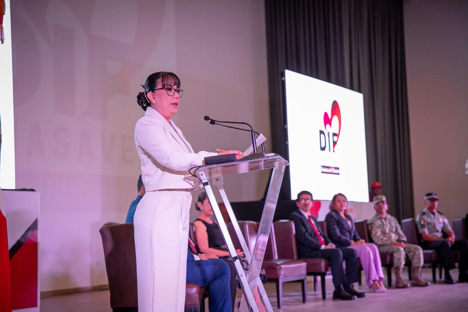 Lourdes Cardona Leal rinde su Segundo Informe en DIF Guasave