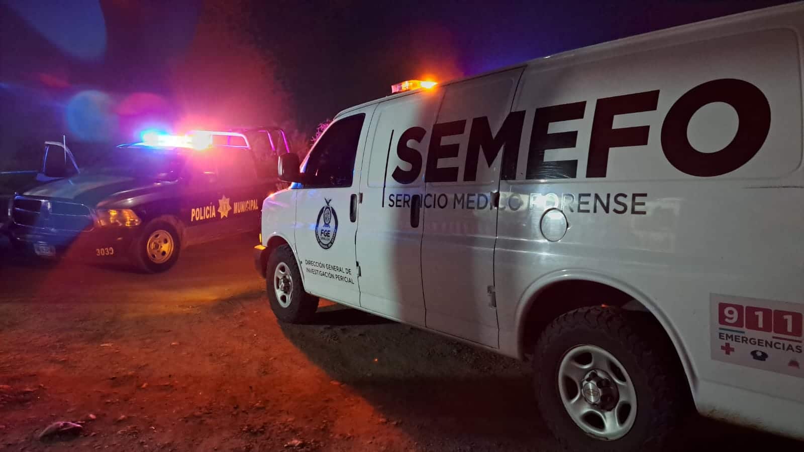 Vehículos de la Policía Municipal y Semefo