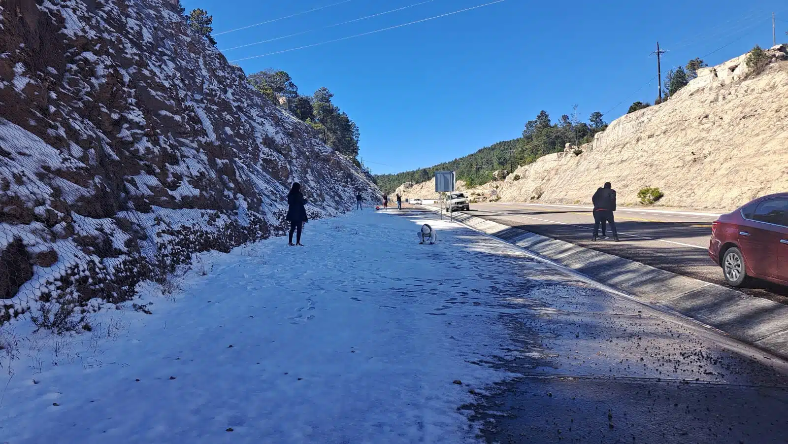 Primera nevada en la comunidad El Salto y parte de la carretera Mazatlán-Durango